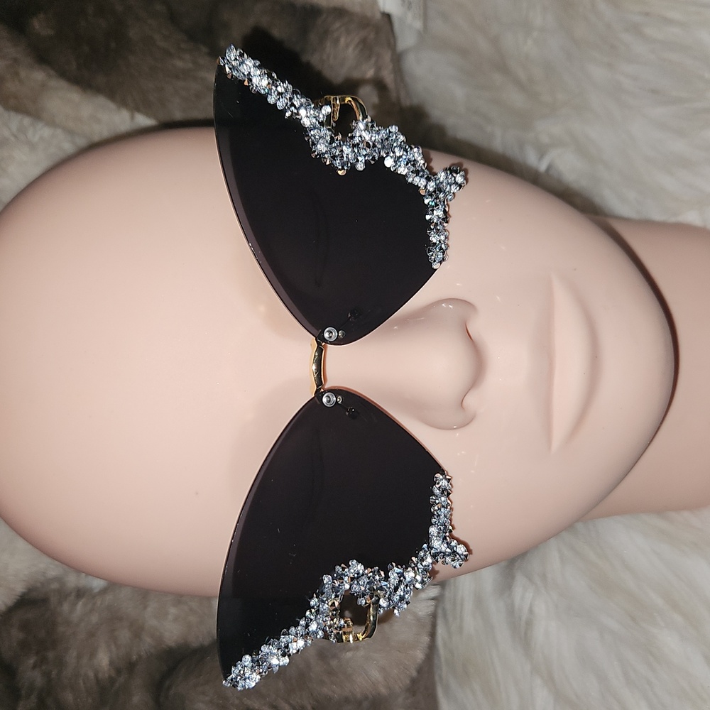 Y2K Butterfly Rhinestone Sunglasses - Black Diamond - Picture 7 of 7